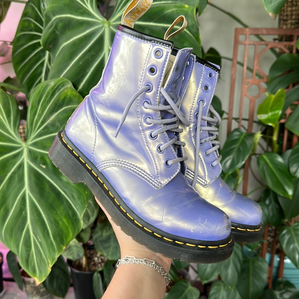 EU 37 ::: DR.MARTEN ::: HAZEY PURPLE IRIDESCENT COMBAT BOOTS :::